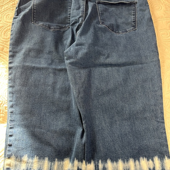 ✂️Chico's Blue Straight Leg Jeans with White Accents - Picture 4 of 7